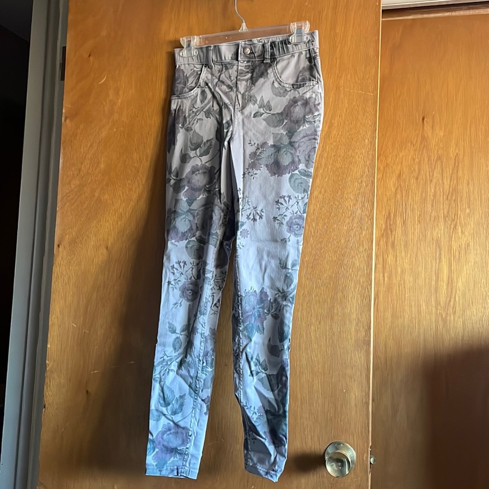 Hue Jeggins Floral Pattern High Rise